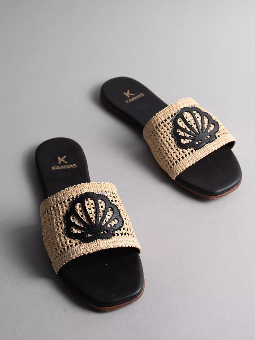 Anthropologie Kaanas Black Natural Woven Meera Shell Sandals Sz 10 M